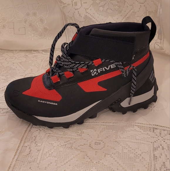 FIVE TEN Canyoneer 3 Red Boots size 6.5 - Picture 1 of 3